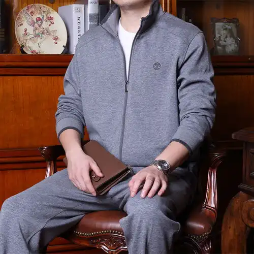 懂打扮的70后男士都这样穿,53岁穿上像40岁,显年轻10岁