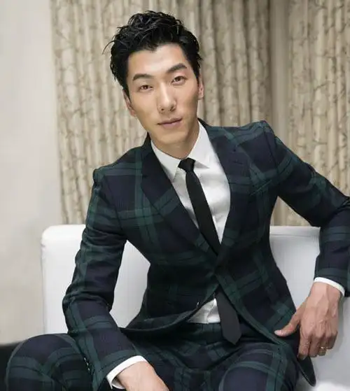 从一夜爆红到无人问津,如何将一手好牌打烂的男神张亮江郎才尽