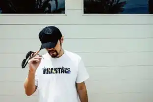 周杰伦曝春夏大片留起胡子超有男人味