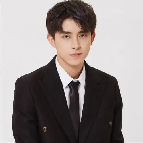 靠恋综出道的男星,如今出演赵露思新剧男三,资源究竟有多好