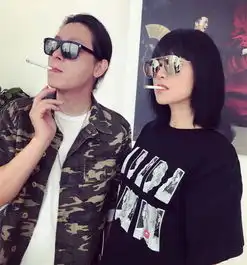 徐静蕾夏季剪短发叼烟霸气十足