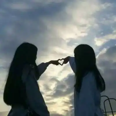 比较有文艺范儿的闺蜜头像两人两张分开文艺小清新头像