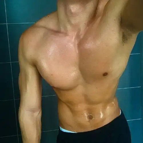 热爱健身的硬朗学长,满身肌肉男友力十足,扛起型男都很轻松