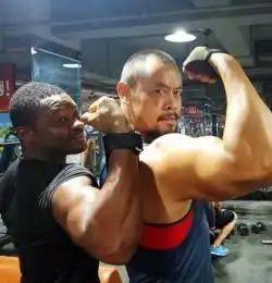 娱乐圈的硬汉肌肉男,吴京上榜,他却被誉为中国版强森