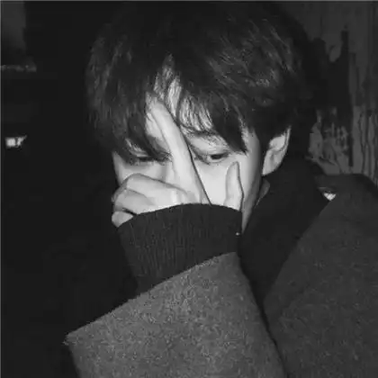 黑白伤感头像男生帅气,男人有时其实挺害羞的