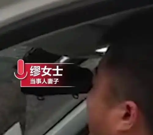 崩溃就在一瞬间安徽男子回家扫墓见父亲孤独背影,号啕大哭