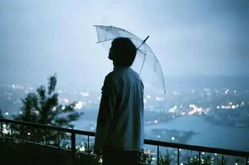 名家散文余秋雨我藏不住秘密,也藏不住忧伤
