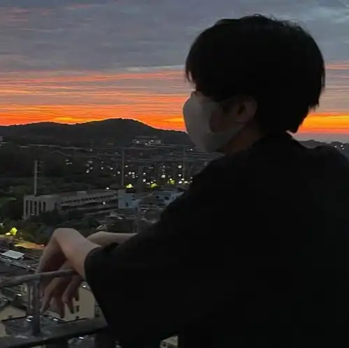 招挑花的大佬头像