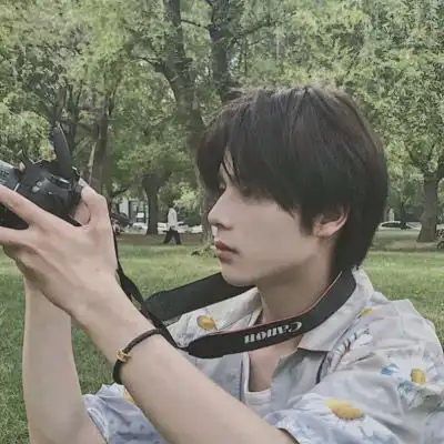 男生头像侧脸阳光高清阳光帅气男孩qq头像