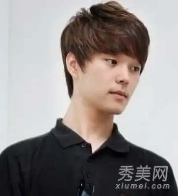 2012男孩帅气发型走在潮流的前沿