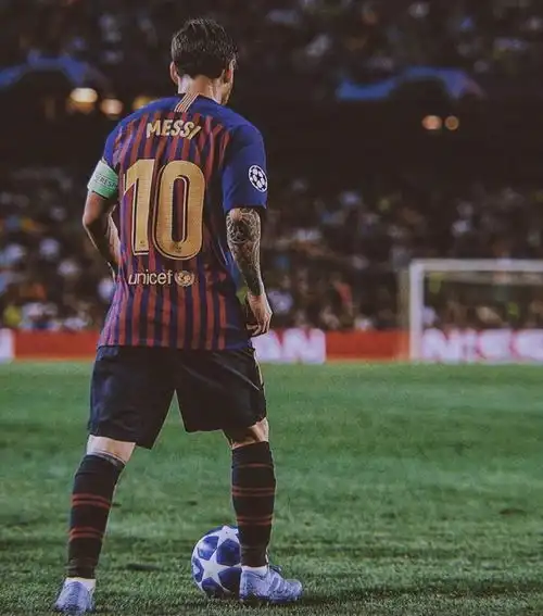 一组可以用作头像的球星背影