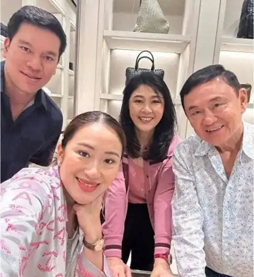 英拉庆生穿小香风美得发光,珠圆玉润高级感十足,57岁风韵犹存