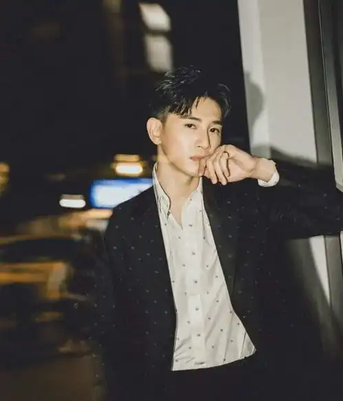 38岁男星转行开店卖三明治,因负面传闻一年未拍戏,投资损失百万