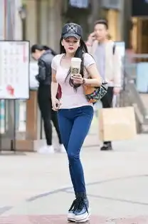 街拍美女,不同的时尚穿搭演绎属于夏日的精彩,长发和长腿是绝配