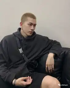 97年的重庆寸头小哥,攻气十足