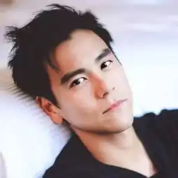 从弱鸡到男神的彭于晏,靠运动使人生开挂,堪称娱乐圈的c罗