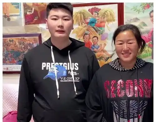 大衣哥儿子开直播被吐槽太胖,陈亚男霸气护夫对彼此的爱称好甜