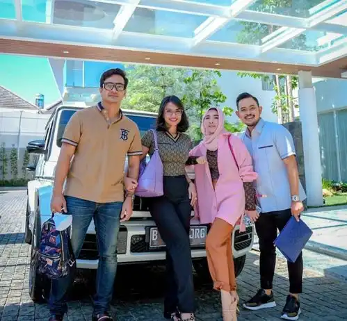 司机超速玩手机,导致28岁印尼红星夫妻枉死,一岁儿子侥幸生存