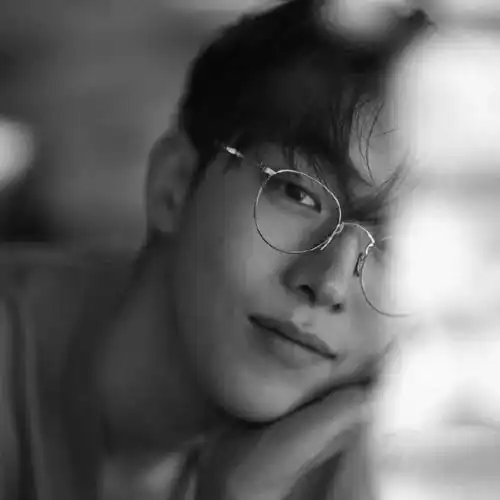 其实不是不想谈恋爱而是长相配不上自己的眼光