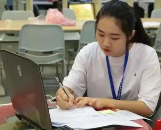 毕业才明白,为啥家长总劝男生在大学找对象,原因现实又有些扎心