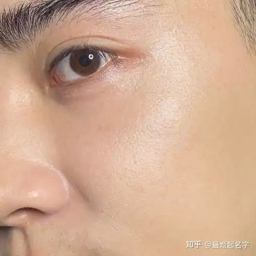 有哪些别人看起来很low,但在护肤品配方师眼里特别猛的男士水乳套装