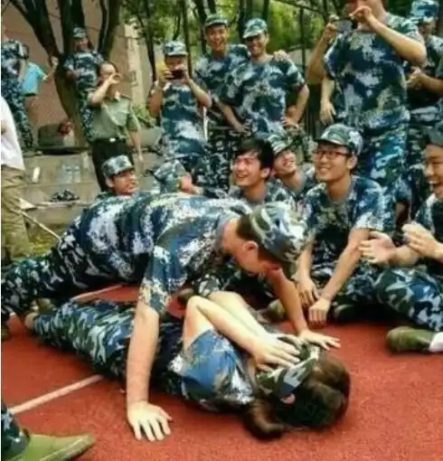 长期做俯卧撑男孩子会变成什么样3个甜头,会让你喜上眉梢