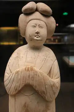 古代希希腊裸体断臂男人雕像