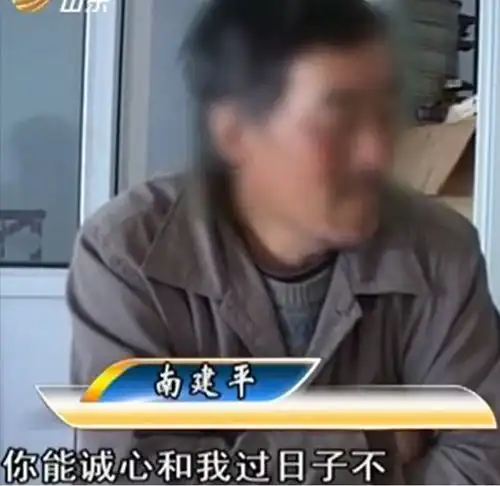 2010年,48岁老光棍爱上23岁发廊妹,流产后才知对方竟是男人