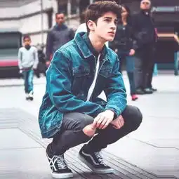 有谁知道这位小哥名字叫啥