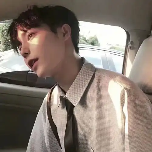 很养眼的真人男生头像