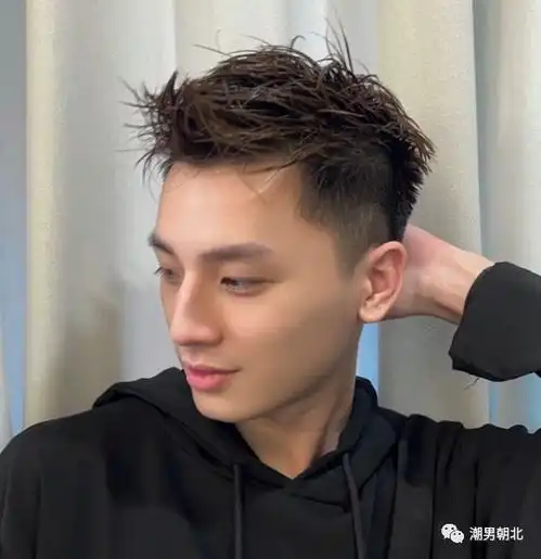 男人过了35岁,少留幼稚的发型建议剪3种清爽造型,轻熟又帅气