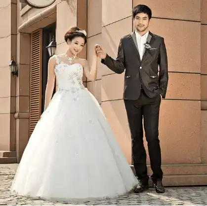 38岁女人嫁26岁老公,有苦难言老公离了就是三婚,谁还要你姐弟恋婚姻爱情二婚恋爱网易订阅