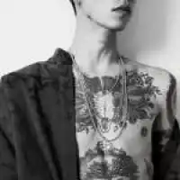 带纹身的男头像