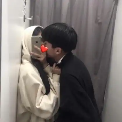 qq情侣头像一对俩张分开,我们的幸福不曾改变