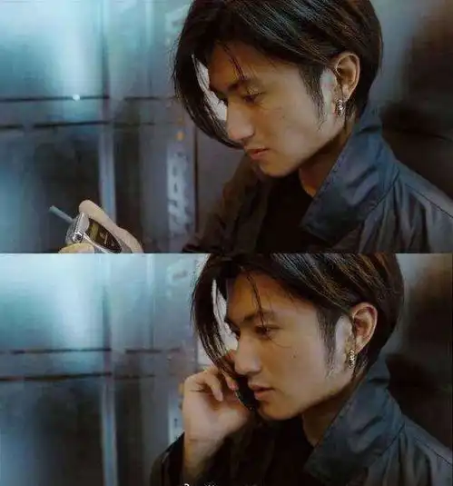 王菲谢霆锋复合6年罕见秀恩爱人生太短,只够相爱吉他