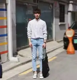 喜欢这种穿搭既干净又简约的男生看起来很阳光