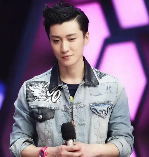 大背头的男星张若昀迷人,胡歌成熟,看到最后这谁顶得住