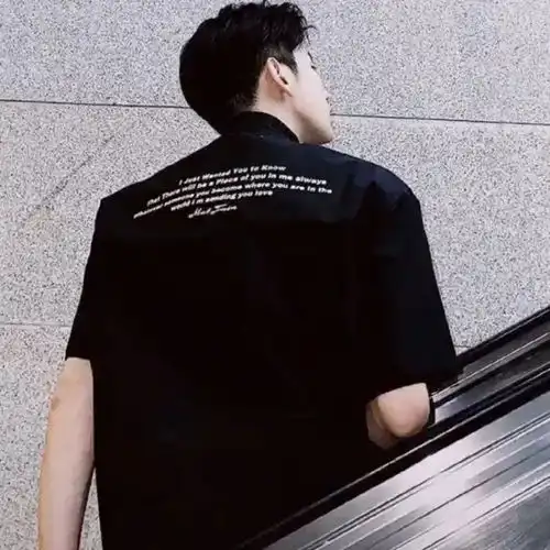 小众男生头像女孩子们出来吧.