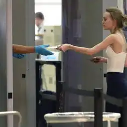 吊带激凸装才是检验女星身材的利器男人们慎点