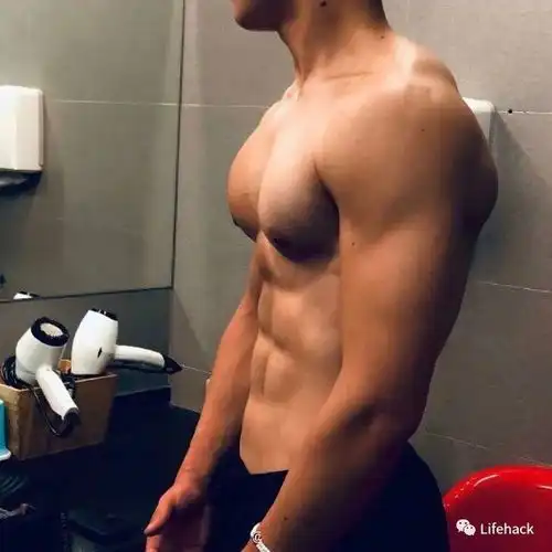 68岁洪金宝近照疯传,暴瘦脱相纵欲上瘾正在惩罚你