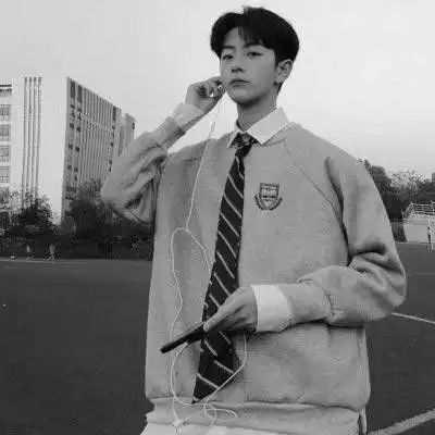 男生黑白头像冷酷忧伤,一点都不想被伤害的男生