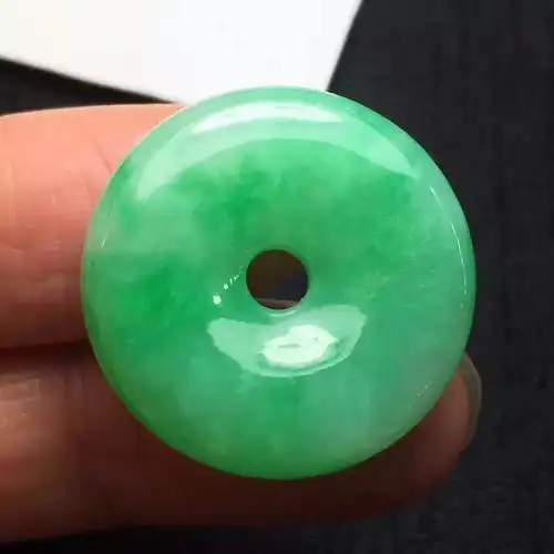 翡翠只能女人戴其实,男人戴起来更有魅力