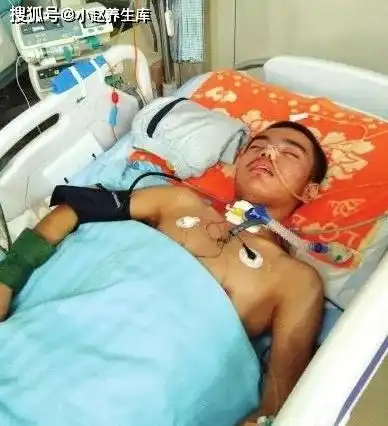 20岁男孩查出肠癌,单亲妈妈病床前痛哭自己不配做母亲