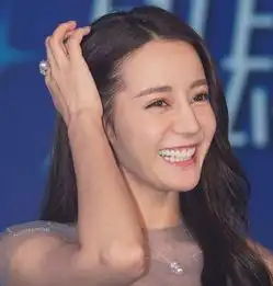 迪丽热巴遭男粉丝另类表白,一向搞怪的她娇羞起来让人无抵抗力