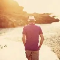 微信头像背影男生悠闲