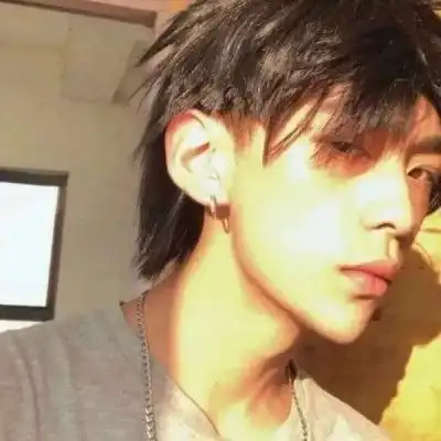 异性之间只想玩玩而已的男生,通常有这3种渣行为,女生别傻