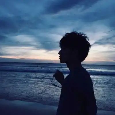 我终究还是放不下你,剪影情侣头像一人一张