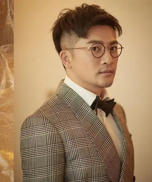 简动45岁苏有朋晒瑜伽照,被网友玩坏,本人竟亲自举报