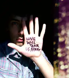 爱会让我们心碎