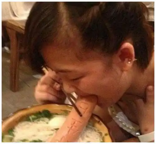 搞笑gif趣图这妖娆的身姿,就是不知道是男是女你们看出来吗